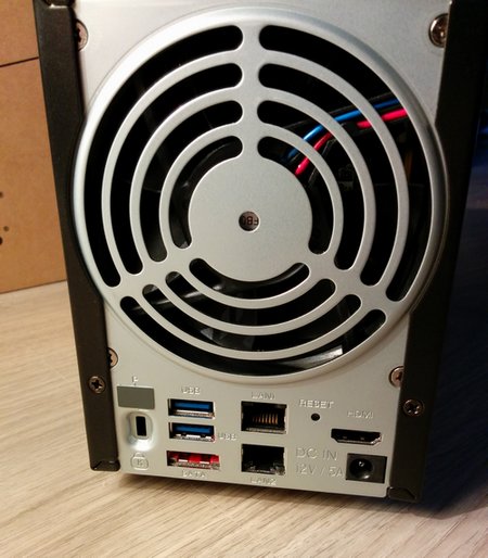 Netgear ReadyNAS 312 - Vue arrière