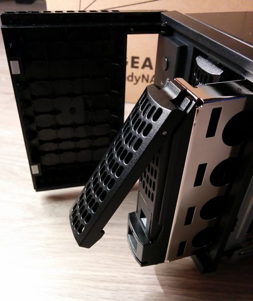 Netgear ReadyNAS 312 - Éjecter un rack