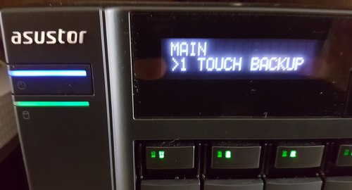 asustor-as6204t-ecran-lcd