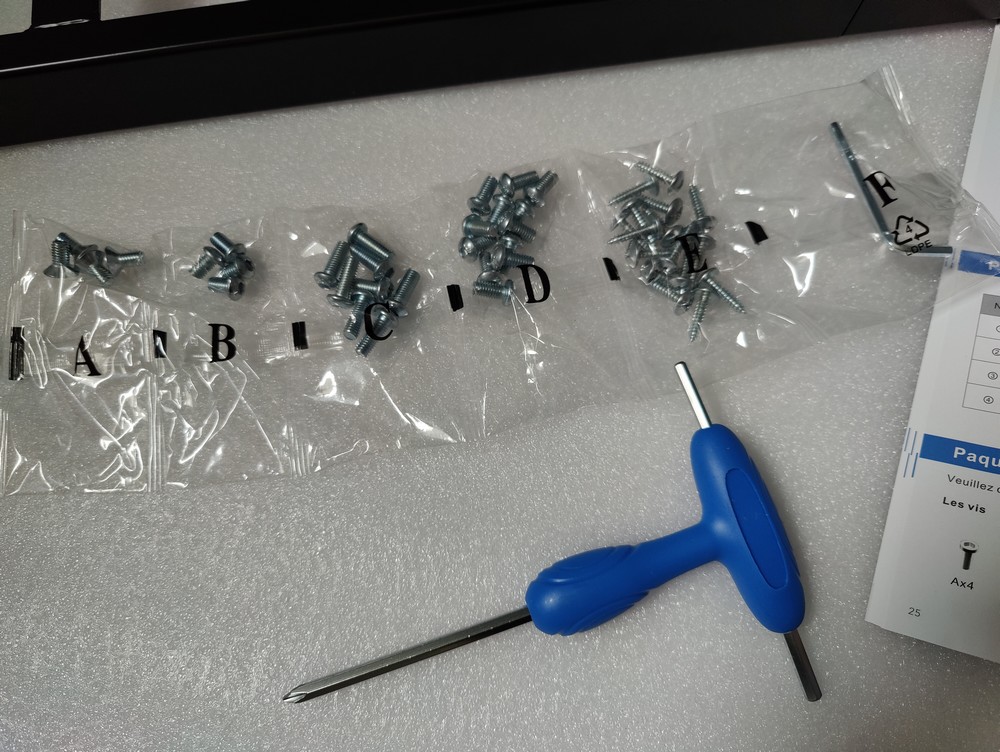 FlexiSpot - Visserie et outil