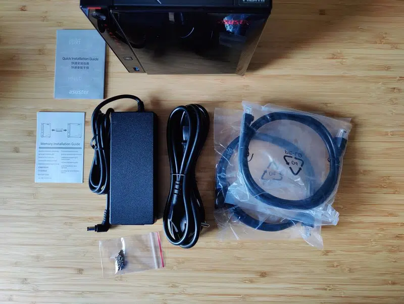 Test ASUSTOR AS5404T - Package accessoires